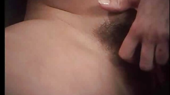 Mientanentana stud bangs mahafatifaty zana-drahavavy manerana ny efitra fandraisam-bahiny